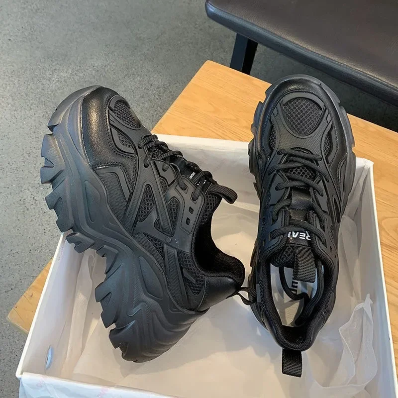 Baskets femme noires en cuir et maille pour l'été - image de produit 6