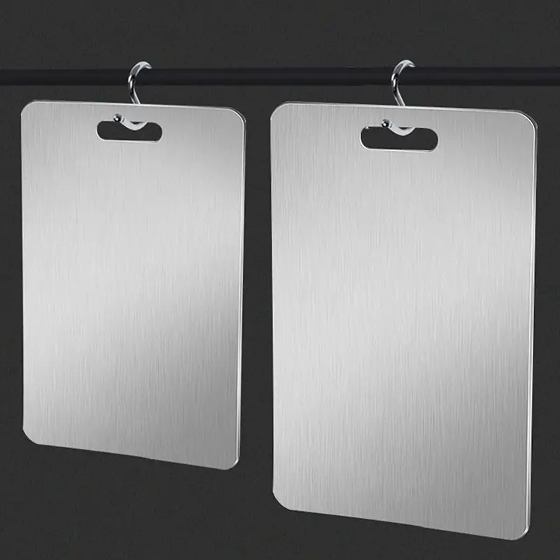 planche à découper inox se fixe facilement avec des crochets